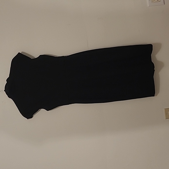 Gorgeous Calvin Klein Dress - Picture 4 of 10